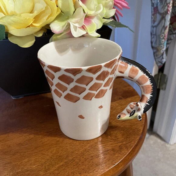 Pier 1 Giraffe Neck Handle Hand-Painted Stoneware 16 Oz Coffee Mug - Picture 1 of 6